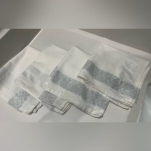 Set Of 4 White And Silver Metallic Cloth Dinner Napkins 17” X 17“ 97% Cotton